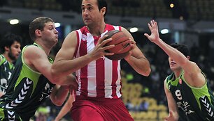 Andreas Glyniadakis centre