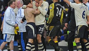 Marouane Fellaini ir Leightonas Bainesas
