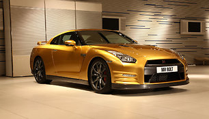 Auksinis Nissan GT-R