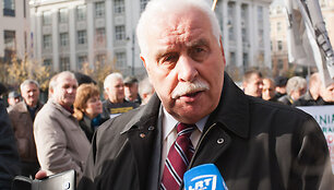 Transporto darbuotojų profesinės sąjungos Vilniuje surengė mitingą