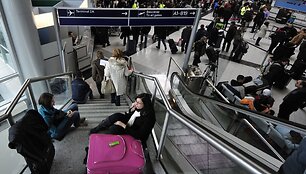 Budape&scaron;to oro uoste dėl elektros sutrikimų sustojo darbas 