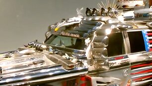 Vyras sukūrė automobilį i&scaron; &scaron;iuk&scaron;lių ir metalo laužo