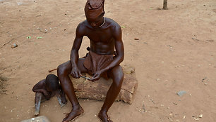 Himba genties darbai