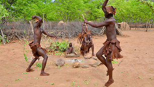 Šokiai ir žaidimai himba gentyje