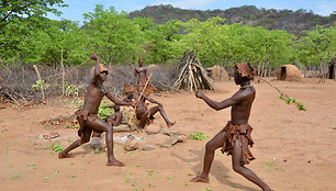 Šokiai ir žaidimai himba gentyje