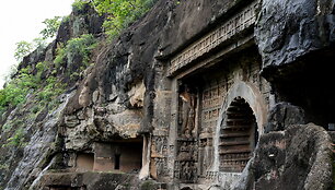 Ellora ir Ajanta urvai- fasadas