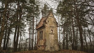 Dvarininkų Fi&scaron;erių &scaron;eimos koplyčia prie Gaurės miestelio (Tauragės r.)