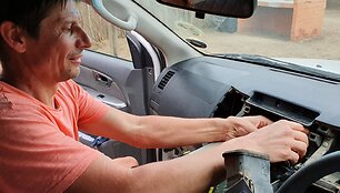Ardom automobilį