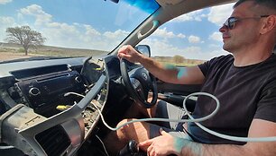 Ardom automobilį