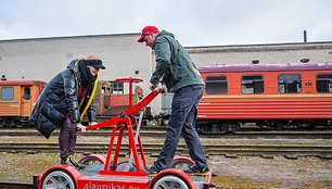 A.Sutkus rekordo sieks važiuodamas rankine drezina