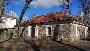 Buvusi dvaro virtuvė nebuvo restauruojama daugiau nei pusė amžiaus. Pagaliau sulaukė geresnio laiko