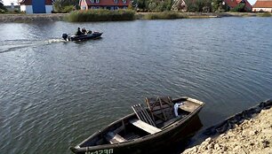 Vanduo laivus kelia ant krantinių