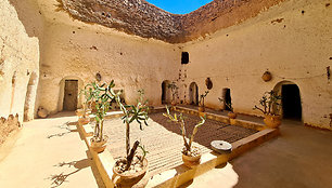 Apsilankymas tradiciniame berberų požeminiame name. Gharyan miestas