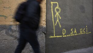 Ant sienos Ispanijoje &ndash; &bdquo;kartuvių&ldquo; žaidimas su žodžiu &bdquo;Desahucio&ldquo; (i&scaron;keldinimas)