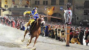 Italijoje iki &scaron;iol rengiami riterių turnyrai, pana&scaron;ūs į tuos, kuriame 1586 metais nugalėjo T.Lackis