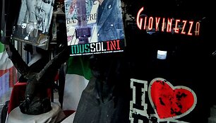 Suvenyrai su Benito Mussolini atvaizdu