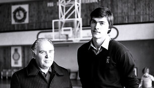 Arvydas Sabonis su tėvu Andriumi (1982 m.)