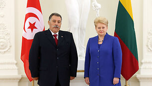 Lietuvos prezidentė Dalia Grybauskaitė ir Tuniso ambasadorius Slim Ben Jaafar