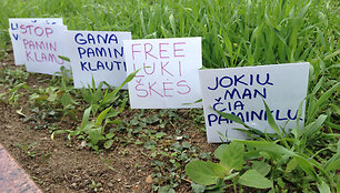 Mikro-protestas Luki&scaron;kių aik&scaron;tėje