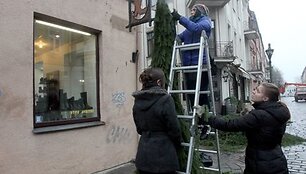 Kauno senamiesčio &scaron;viestuvai virto eglutėmis