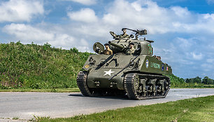 105mm „Chrysler M4 Sherman“ tankas