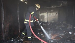 Pagiriuose užsiliepsnojo garažas