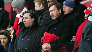 Stanas Kroenke (de&scaron;inėje)