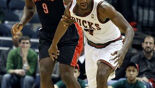 Joey Dorsey (nr. 9) yra žaidęs &bdquo;Raptors&ldquo;