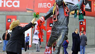 Eusebio statula prie „Benfica“ stadiono