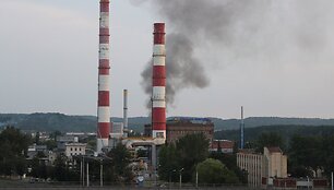 Vir&scaron; &bdquo;Vilniaus energijos&ldquo; pastato &ndash; apie gaisrą įspėjantys dūmai