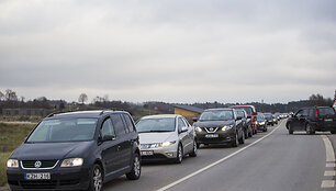 Karveli&scaron;kių kapinių prieigos