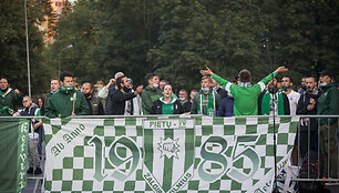 Pietų IV rungtynes stebės prie stadiono