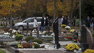 Visų šventųjų diena Karveliškių kapinėse