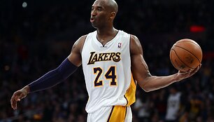 Kobe Bryantas pelnė 39 ta&scaron;kus, tačiau tai nei&scaron;gelbėjo &bdquo;Lakers&ldquo; nuo pralaimėjimo &bdquo;Rockets&ldquo; komandai