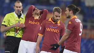 &bdquo;Roma&ldquo; žaidėjas Osvaldo ne tik pelnė įvartį Italijos taurės mače, tačiau ir buvo i&scaron;varytas i&scaron; aik&scaron;tės.