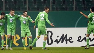  Kiek netikėtą pralaimėjimą patyrė Lėverkuzeno &bdquo;Bayer&ldquo; klubas, kurį nugalėjo &bdquo;Wolfsburg&ldquo; ekipa ir i&scaron;stūmė i&scaron; taurės varžybų.