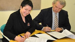 Daina Gudzinevičiūtė ir Klemensas Rim&scaron;elis pasira&scaron;o &bdquo;Sočis 2014&ldquo; programą.