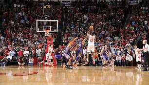 Jameso Hardeno metimas lėmė &bdquo;Rockets&ldquo; pergalę