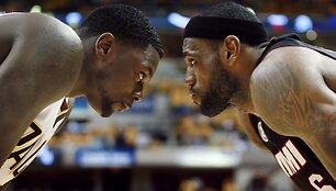 &bdquo;Heat&ldquo; lyderis LeBronas Jamesas ir &bdquo;Indiana Pacers&ldquo; žaidėjas Lance'as Stephensonas 