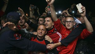 Albanijos futbolo rinktinę sirgaliai pasitinka kaip nugalėtojus