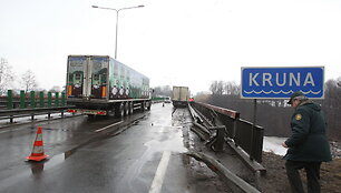 Avarija kelyje Vilnius&ndash;Kaunas, netoli sudegusio &bdquo;Bajorkiemio&ldquo;