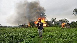 Birmoje dėl nesutarimų tarp Rakhines budistų ir Rohingya musulmonų bendruomenių įsiplieskęs konfliktas