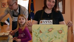 Estų ambasadorienė Jane Kukk tapo ant vandens