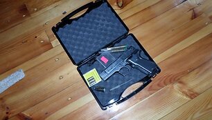 Pas sulaikytąjį rastas ir dujinis pistoletas