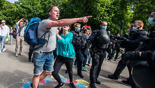 Protestai prie&scaron; vie&scaron;ojo gyvenimo apribojimus Vokietijoje