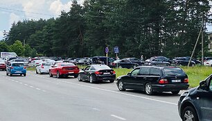 Automobilių eilės prie &bdquo;Regitros&ldquo;