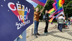 LGBT bendruomenės simbolinė prezidento padrąsinimo akcija &ndash; piketas