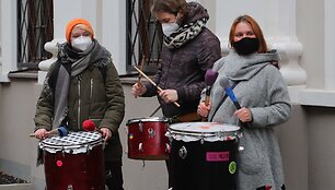 A. Dudos vizitą Lietuvoje moterų teisių gynėjai pasitiko protestais