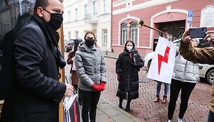 A. Dudos vizitą Lietuvoje moterų teisių gynėjai pasitiko protestais