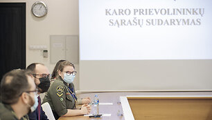 Sudaryti 2021 m. &scaron;aukiamųjų į nuolatinę privalomąją pradinę karo tarnybą sąra&scaron;ai